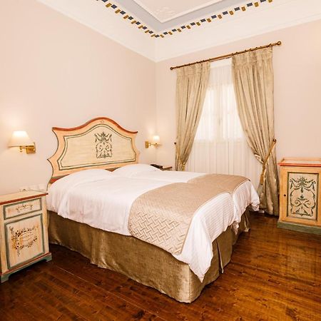 פאטרה Palaiologos Luxury City Hotel מראה חיצוני תמונה