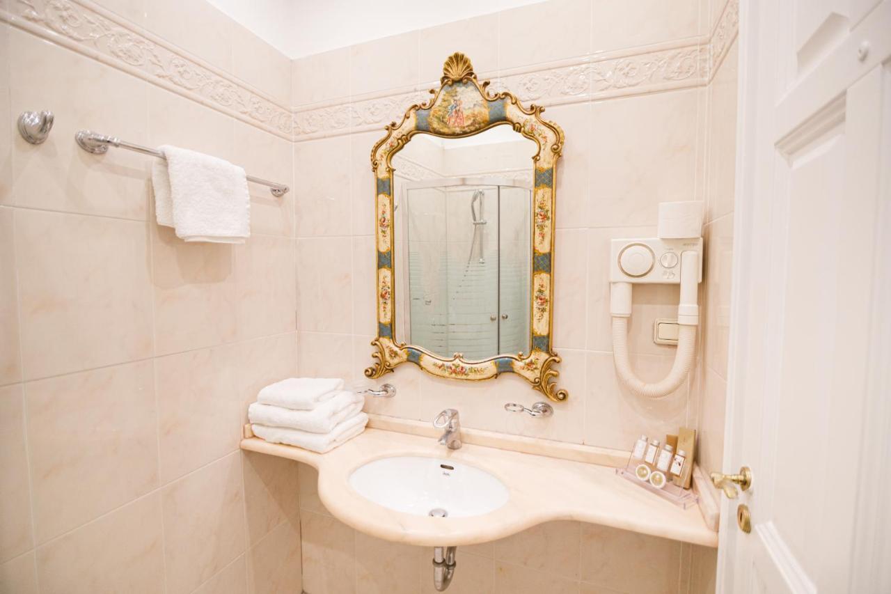 פאטרה Palaiologos Luxury City Hotel מראה חיצוני תמונה
