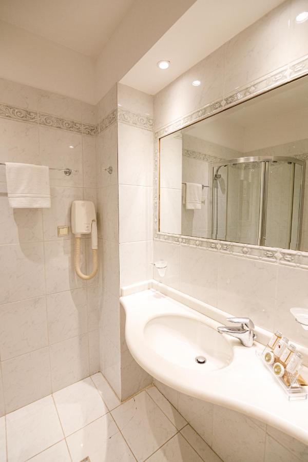 פאטרה Palaiologos Luxury City Hotel מראה חיצוני תמונה