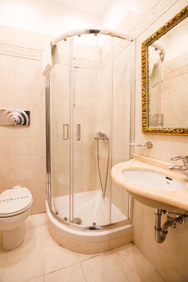 פאטרה Palaiologos Luxury City Hotel מראה חיצוני תמונה