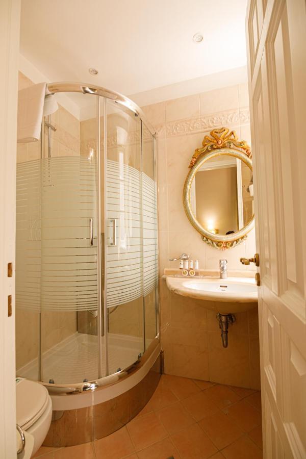 פאטרה Palaiologos Luxury City Hotel מראה חיצוני תמונה