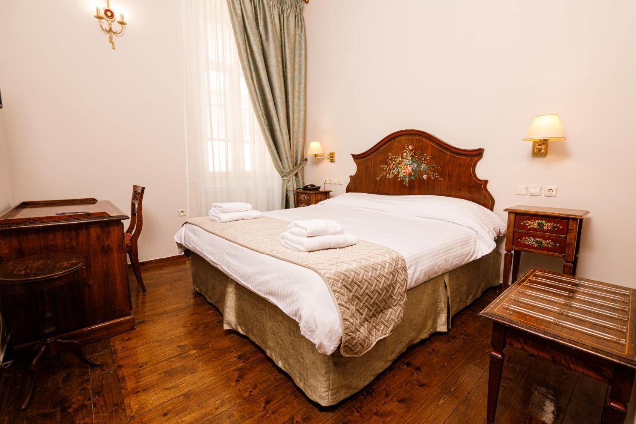 פאטרה Palaiologos Luxury City Hotel מראה חיצוני תמונה