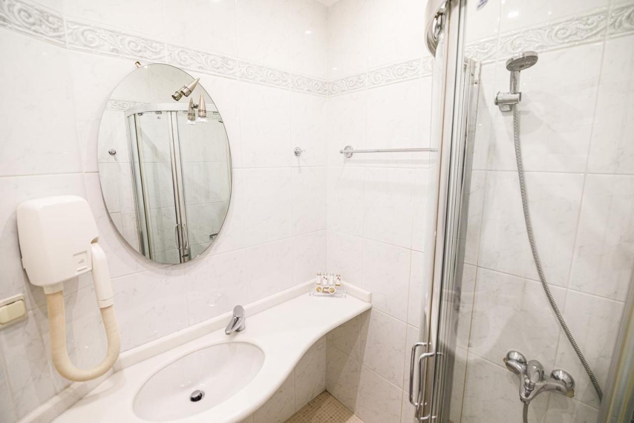 פאטרה Palaiologos Luxury City Hotel מראה חיצוני תמונה