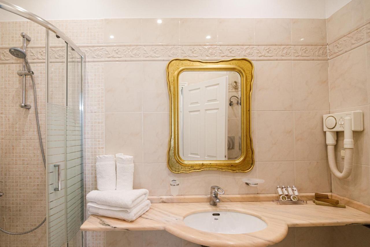 פאטרה Palaiologos Luxury City Hotel מראה חיצוני תמונה