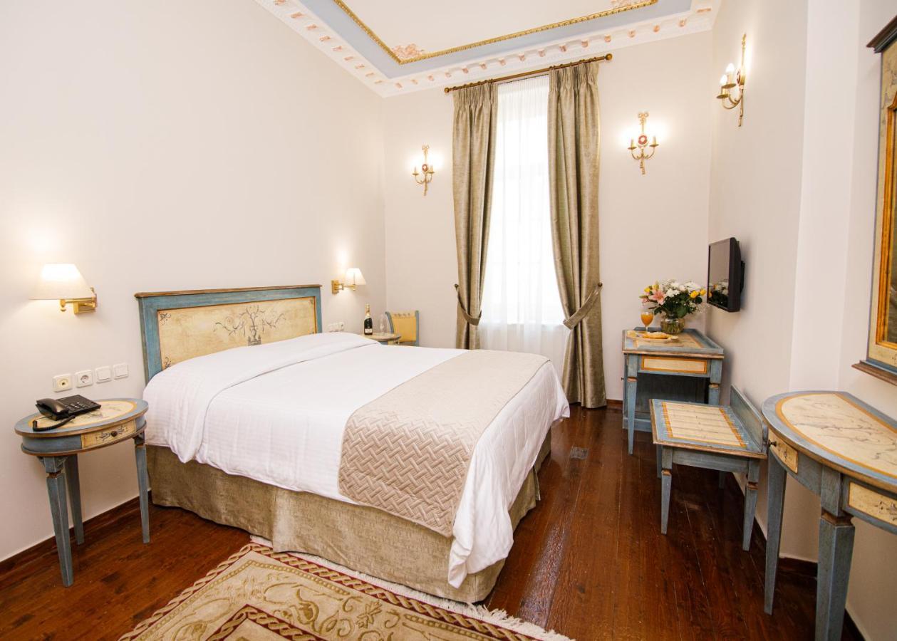 פאטרה Palaiologos Luxury City Hotel מראה חיצוני תמונה