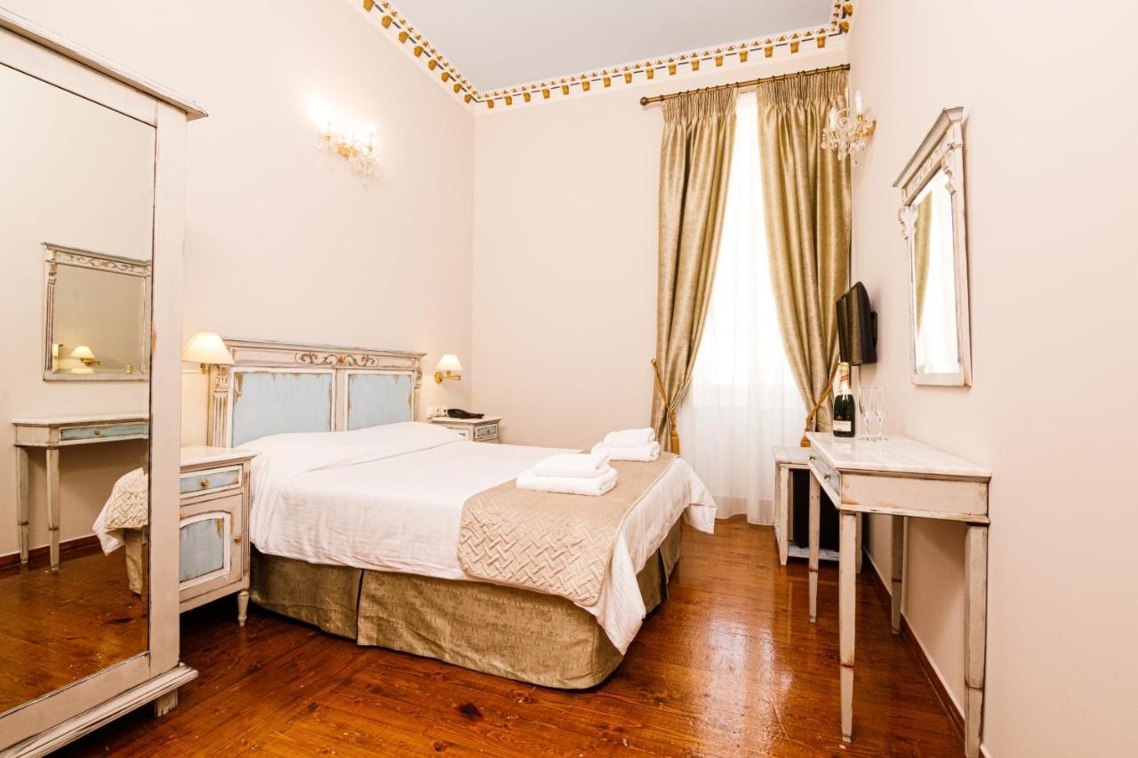 פאטרה Palaiologos Luxury City Hotel מראה חיצוני תמונה