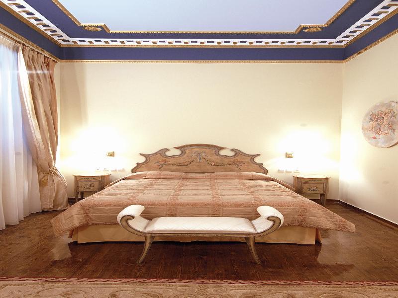 פאטרה Palaiologos Luxury City Hotel מראה חיצוני תמונה